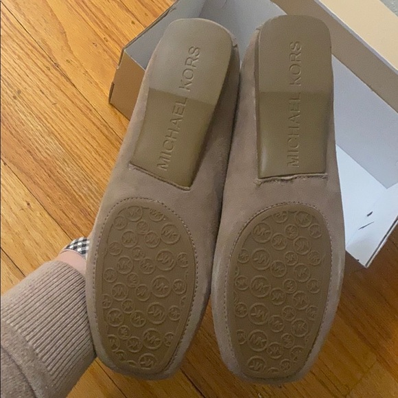 💚BNIB - Michael Kors flats in Dune - Picture 3 of 5